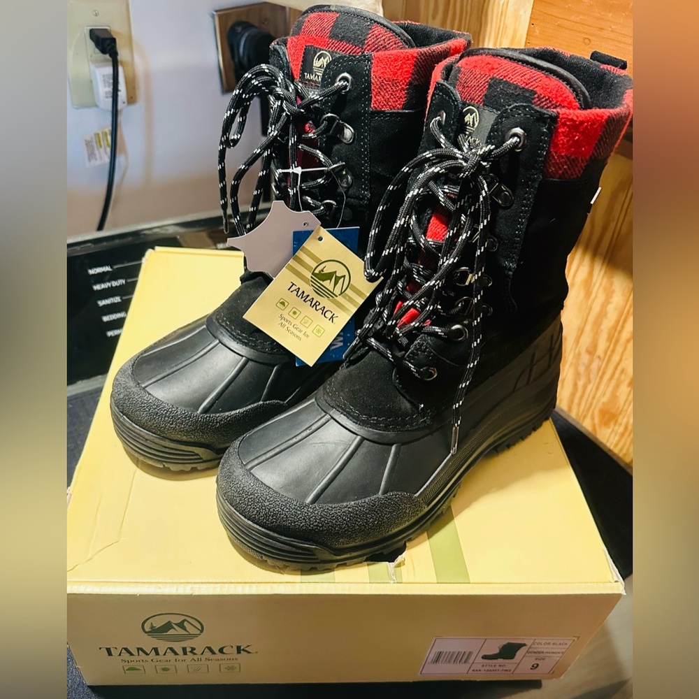 Tamarack Black and Red Plaid Winter Boots Womens size 9